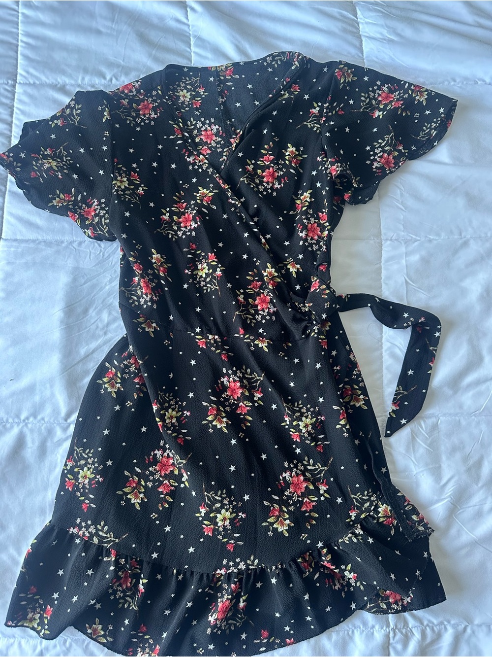 Women's Ruffle Black Floral Mini Wrap Cocktail Dress Size M Boho - Picture 5 of 7